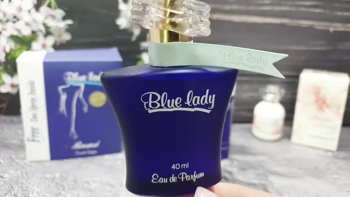 Blue Lady – это роскошный, насыщенный женский аромат. C первых нот п ...