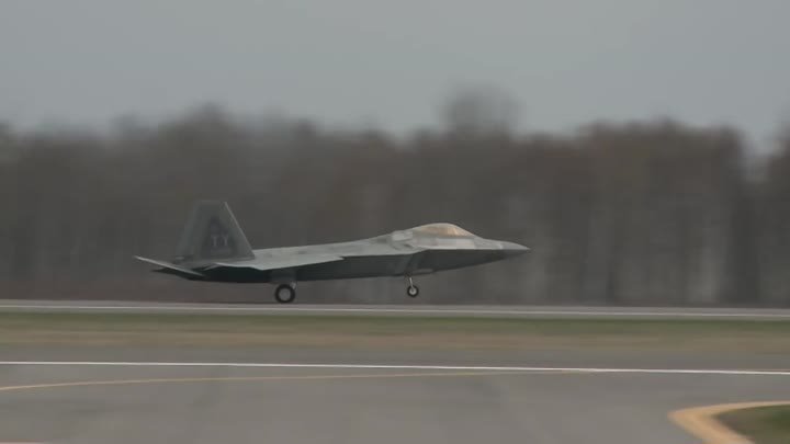 F-22 „Raptor“ на литовской авиабазе Зокняй.