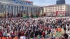 Тысячи людей пришли на парад Победы в Екатеринбурге!