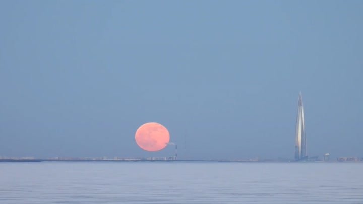 Восход Луны над Лахта Центром, 18 марта&#39-22