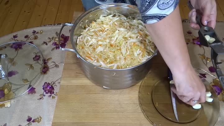 Заготовки на зиму Рецепты / Вкусный салат маринованной капусты на зи ...
