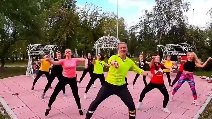 Ух ты 🤩 Вот это тренер 🔥💥👍 И девчата умницы. Просто класс ❤👍👍👍