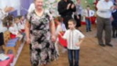 Бабушка танцует с внуком на 8Марта