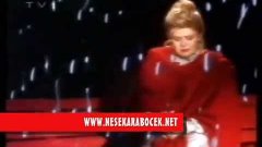 NEŞE KARABÖCEK - Yağmur Ağlıyor  (1991)&#39;&#39;Orijinal klip&#39;&#39;