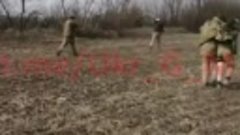 Еще одно видео с группой ВСУ-шников попавших в плен.