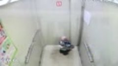 Воспитатели забыли ребёнка в лифте