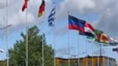 Флаг ДНР на Петербургском международном экономическом форуме