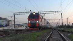 ЭП1М-696 «Фёдор Котляренко» с ЭП1М-395 и поездом №378 Новоро...