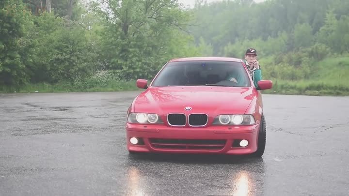 Garcia drifting slammed BMW e39 530d red on 19 style 121 wheels