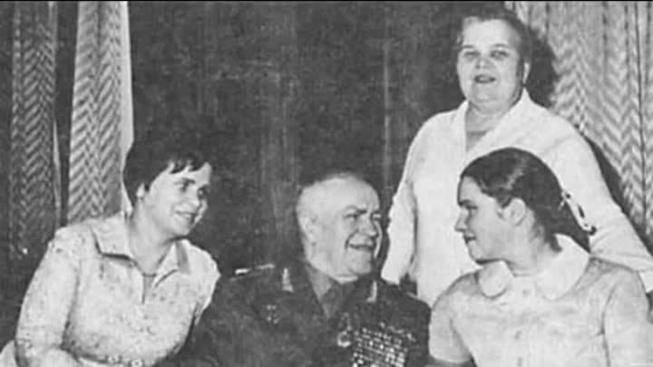 Жена и дети жукова фото Жена и дети жукова фото