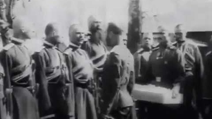Редкая кинохроника  Пасха  Царь Николай II христосуется с воинами