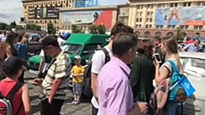 Выставка ретро автомобилей на Площади Свободы