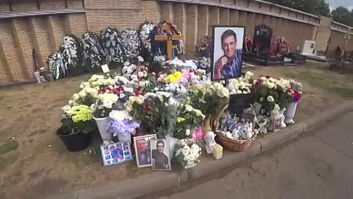 Могила юрия шатунова на троекуровском фото Могила юрия шатунова на троекуровском фото