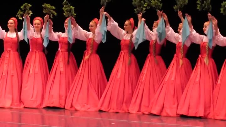 «Как русские делают это!» Иностранцев шокировал русский танец «Березка»