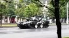 Видео столкновения танка со столбом в Минске. Дрифт!