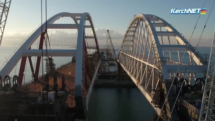 Морская операция по установке автодорожной арки Керченского моста за ...