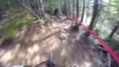 Сумасшедший кросс с горы на велосипеде