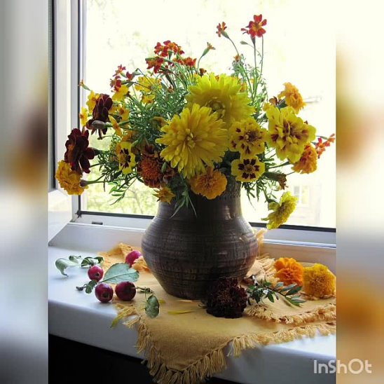 Букет осенних цветов в вазе фото Букет осенних цветов в вазе фото