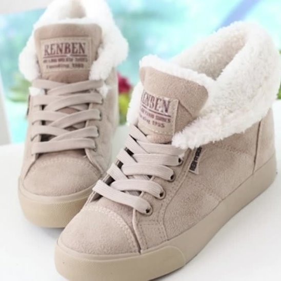 Натуральное фото кроссовок дома зимние Натуральное фото кроссовок дома зимние