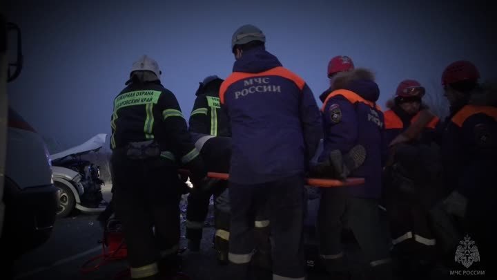 Спасатели МЧС России оказали помощь пострадавшим в ДТП