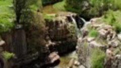 Баатара − фантастический водопад, который проходит через 3 п...