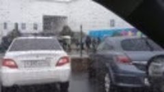 Люди мёрзнут пытаясь пройти на ВФМС в Сочи.