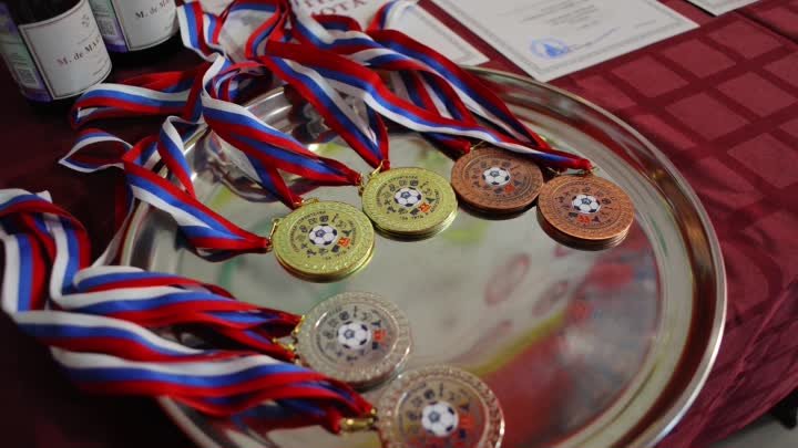 Яркое награждение с кубками и медалями производства НАГРАДА Плюс