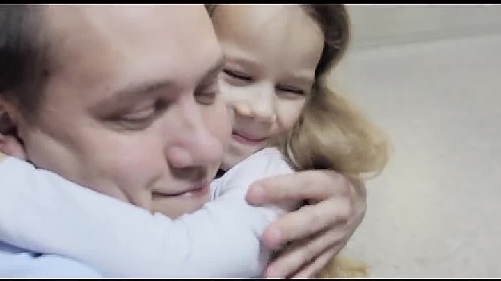 Дочка смотрит на фото отца песня Дочка смотрит на фото отца песня