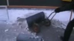 Механизированная снегоуборочная лопата