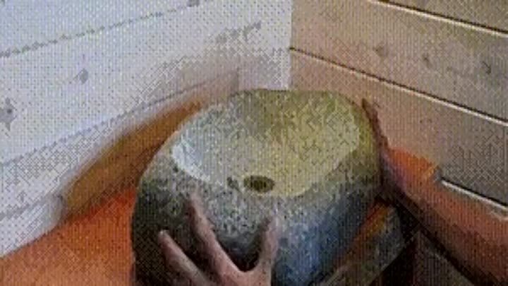 Раковина из цельного куска камня