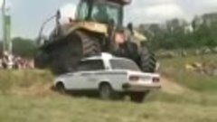2yxa_ru_Tractor_destroying_police_Lada_8wPZ7sJyNnE_320x240.m...