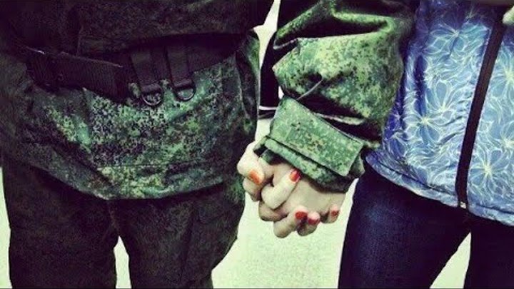 Фото руки на военной форме Фото руки на военной форме