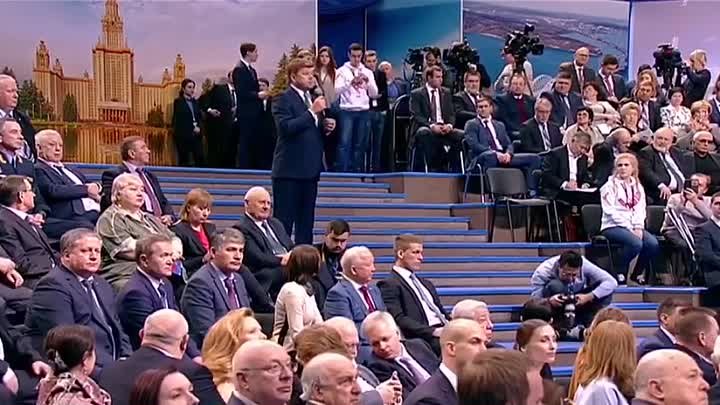 Дмитрий Губерниев на встрече с президентом в костюме от «Сударь»