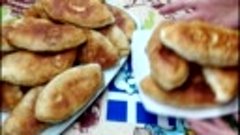 Жаренные пирожки с картошкой и с капустой.