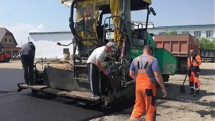 Начало строительства и благоустройства площади Юбилейной в поселке Е ...