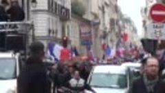 В Париже прошли массовые митинги против поставок вооружений ...
