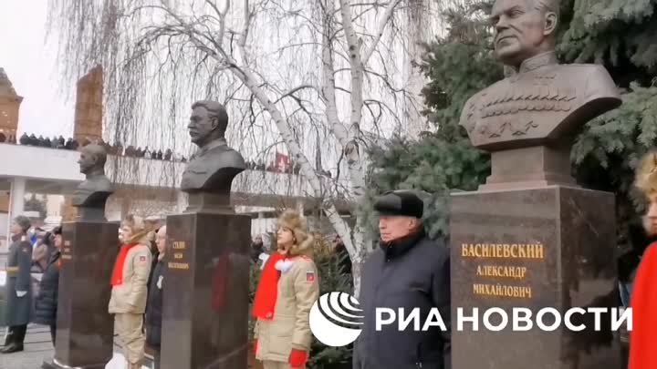 В центре города-героя Волгограда в канун юбилея победы в Сталинградс ...