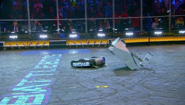 Blacksmith vs. Minotaur - BattleBots.  Кузнец против Минотавра - Bat ...