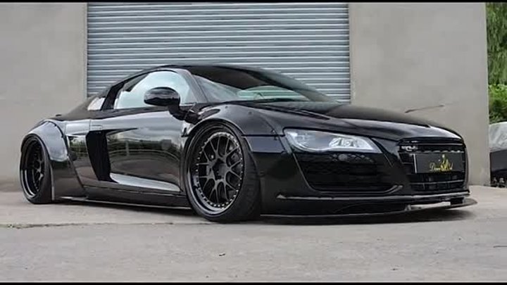 Liberty Walk Audi R8 V10