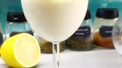 Домашний майонез всего за несколько минут. Можно быть уверенным из чего он 😁
Здравствуйте, дорогие мои! В новогодние праздники мы готовим очень много майонезных салатов. Для тех, кто считает, магазинный майонез вселенским злом, предлагаю рецепт майонеза.
Что нужно:
🥚1 яйцо
🥄 1 ч ложка горчицы
🍶 350 мл рафинированного растительного масла
🍋 30 мл лимонного сока (можно заменить винным уксусом или обычным 9%)
🥄 по 1/4 ч ложки соли и сахара
Что делаем:
Все ингредиенты кладём в глубокий стакан. Насадку блендера помещаем таким образом, чтобы она полностью покрывала яйцо. Взбиваем. Если майонез получается слишком густым, просто добавьте ещё растительное масло.
Всего за несколько минут у вас получится большой стакан густого майонеза.
Процесс показала на видео
Ставьте класс👍, сохраняйте себе или делитесь рецептами с друзьями. Вам не сложно, а мне 
приятно ваше внимание.
С любовью, Алёна «Мама готовит»