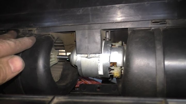Как поменять моторчик печки на мазе Как поменять моторчик печки на мазе