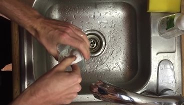 Как по-быстрому очистить яйцо в стакане воды