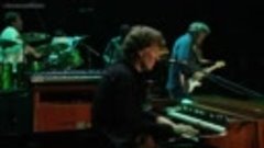 Eric Clapton &amp; Steve Winwood - Split Decision (Live From Mad...