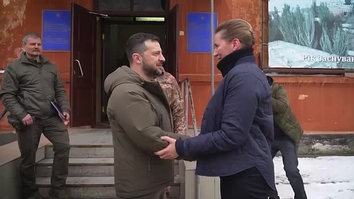 Военный преступник  Владимир Зеленский вместе с премьер-министром Да ...