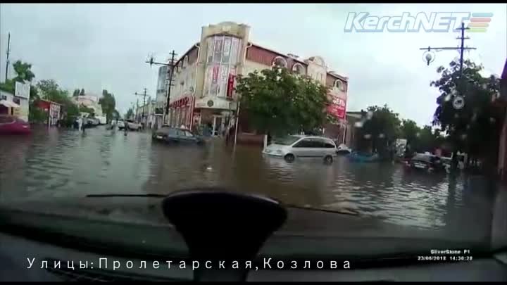 Керчь- потоп на улицах и в квартирах (1)