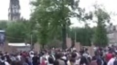 РИА_Видео - Около тысячи человек в вышиванках прошли шествие...