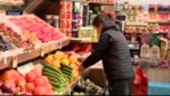 Жители Алтайского края жалуются, что цены на свежие овощи ре...