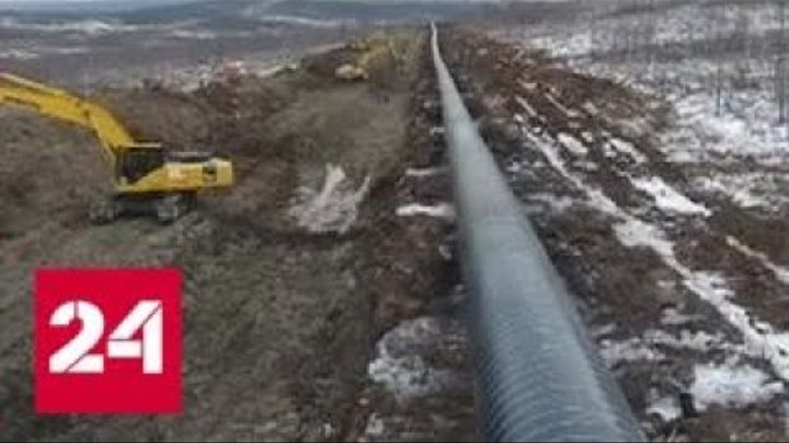 Строитель прокладывает газопровод. Жилстрой Салехард проложил трубопровод незамерзающий. Диаметр тоннеля под рекой Амур сила Сибири. Как китайцы прокладывают трубопроводы.