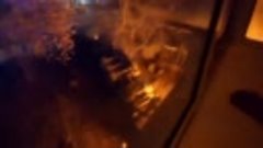 В Златоусте Челябинской области ночью грузовик влетел в жило...
