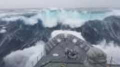 Мое сердцеНовозеландский военный корабль во время шторма в А...